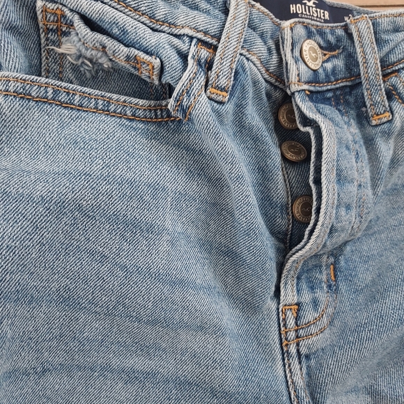 2 pairs Hollister Jeans - Picture 4 of 6